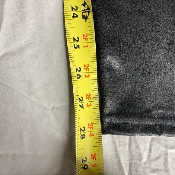 7 For All Mankind Black High Waist Faux Leather Leggings Stretch Bikercore Sz XS - Picture 7 of 8